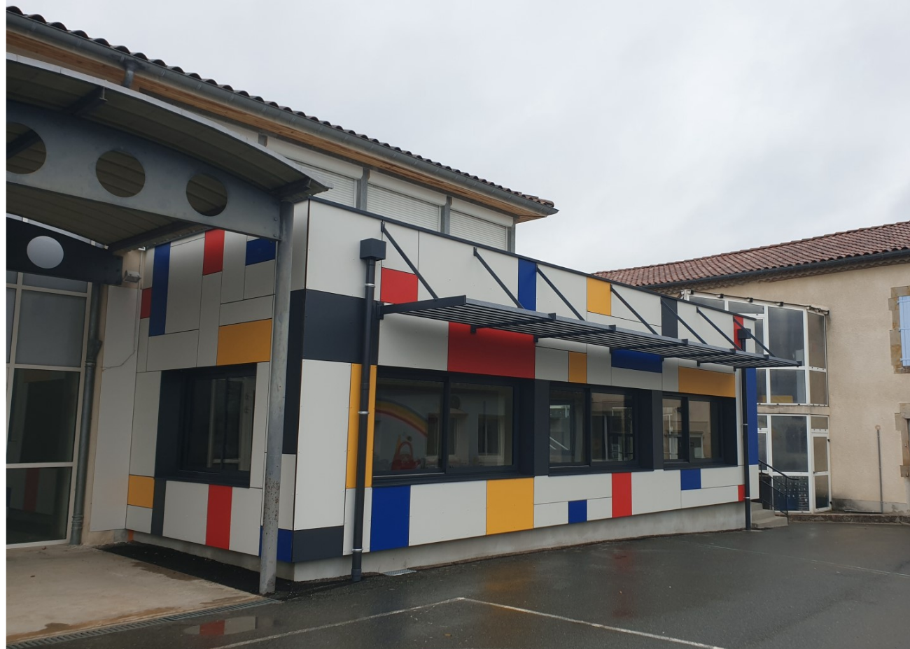 Extension de la cantine scolaire de Sémalens réalisée en structure bois.